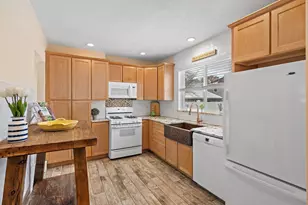 54 Clements Rd, Waltham, MA 02453 - Photo 4