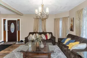 25 Dresden St, Springfield, MA 01109 - Photo 4