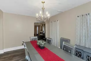 25 Dresden St, Springfield, MA 01109 - Photo 8