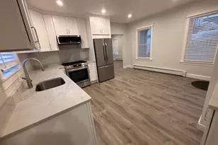 19 Franklin St, Wakefield, MA 01880 - Photo 2