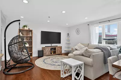 24 Arsenal St #2D, Watertown, MA 02472 - Photo 2