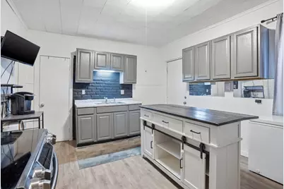 31 Washburn St, Springfield, MA 01107 - Photo 8