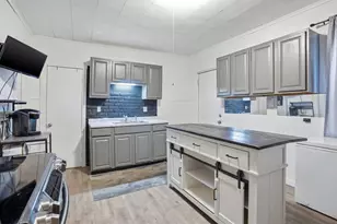 31 Washburn St, Springfield, MA 01107 - Photo 8