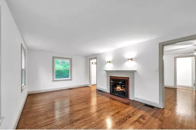 1962 Allen St, Springfield, MA 01118 - Photo 4