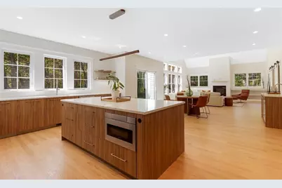 11 Cuba St, Andover, MA 01810 - Photo 8