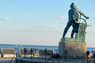 33 Maplewood Ave, Gloucester, MA 01930 - Photo 2