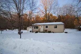 17 Jeanne Marie St, Springfield, MA 01129 - Photo 2