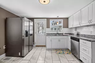 11 Havelock St, Malden, MA 02148 - Photo 10