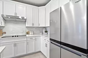 300 Martins Lndg, North Reading, MA 01864 - Photo 4