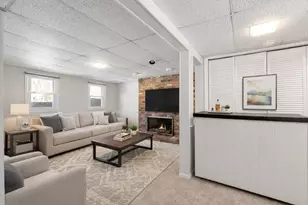 56 Greenleaf Cir, Framingham, MA 01701 - Photo 14