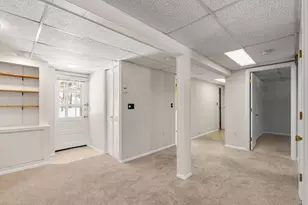 56 Greenleaf Cir, Framingham, MA 01701 - Photo 16