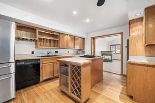 34 Paris St, Everett, MA 02149 - Photo 4