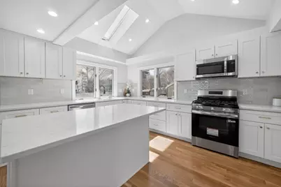 41 Neillian St #41, Bedford, MA 01730 - Photo 4