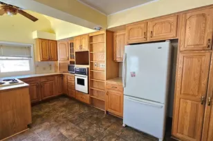 59 N Hatfield Rd, Hatfield, MA 01038 - Photo 2