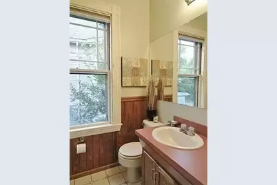 31 Jefferson St #2, Newton, MA 02458 - Photo 2