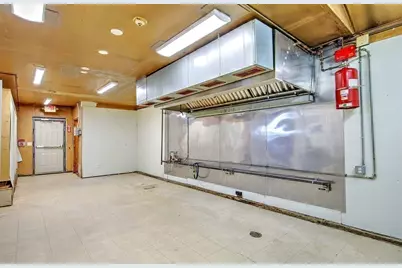 1635 Grand Army Of The Republic Hwy, Swansea, MA 02777 - Photo 8