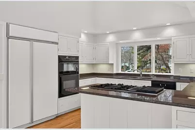 528 Menauhant Rd, Falmouth, MA 02536 - Photo 8