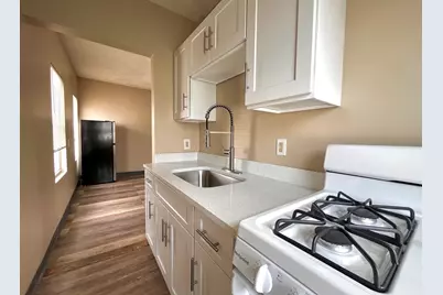 25 Oakland Ave #3R, Everett, MA 02149 - Photo 2