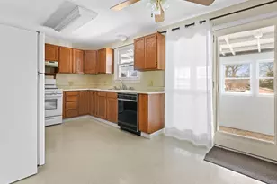 1082 Hancock St, Fall River, MA 02721 - Photo 38