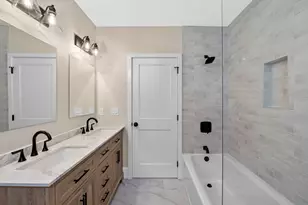 8 Cushing St, Salem, MA 01970 - Photo 12