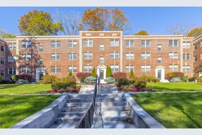 1490 Beacon St #4, Brookline, MA 02446 - Photo 14