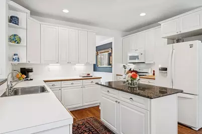 13 Makechnie Rd, Burlington, MA 01803 - Photo 8