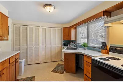 100 Burncoat St, Worcester, MA 01605 - Photo 24