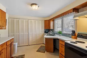 100 Burncoat St, Worcester, MA 01605 - Photo 16