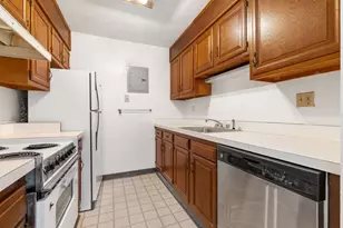 566 Commonwealth, Boston, MA 02215 - Photo 8