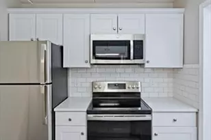 14 Maple Crest Cir, Holyoke, MA 01040 - Photo 4