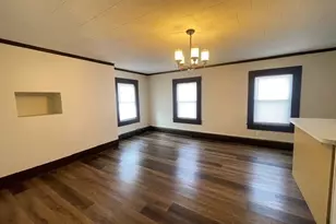 27 Wilcox St, Springfield, MA 01105 - Photo 2