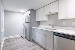 25 Common St, Weymouth, MA 02188 - Photo 2