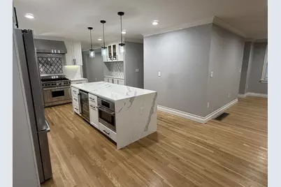 10 Oakwood Ct, Framingham, MA 01701 - Photo 4