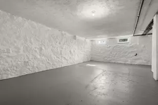 23 Chickatawbut St, Boston, MA 02122 - Photo 32