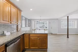 10 Aberdeen St, Fall River, MA 02721 - Photo 12