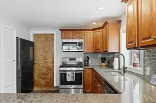 10 Aberdeen St, Fall River, MA 02721 - Photo 10