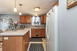 95 Hiatt St, Fall River, MA 02721 - Photo 10