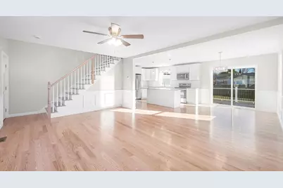 39 Wallace St, Springfield, MA 01119 - Photo 8