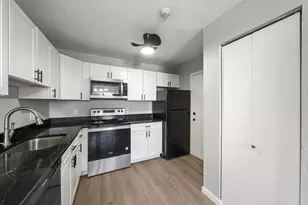 22 Irving St, Everett, MA 02149 - Photo 4