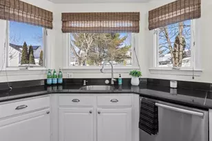 615 Saw Mill Brook Pkwy, Newton, MA 02459 - Photo 10
