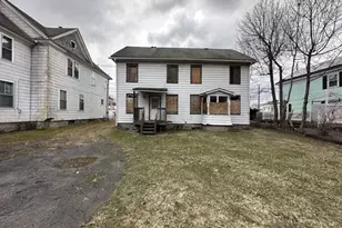 242 Wahconah St, Pittsfield, MA 01201 - Photo 2