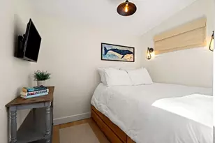 7 Cottage St, Marblehead, MA 01945 - Photo 34