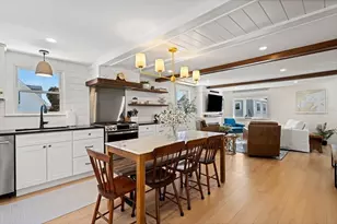 7 Cottage St, Marblehead, MA 01945 - Photo 4