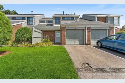 16 Meadowood Dr #16, Stoughton, MA 02072 - Photo 1