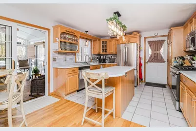 989 Elm St, Somerset, MA 02726 - Photo 8