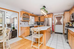 989 Elm St, Somerset, MA 02726 - Photo 8