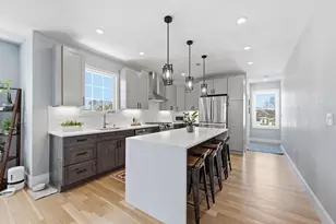 14 Maple St, Watertown, MA 02472 - Photo 4