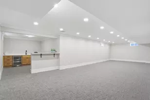 6 Lane Ave, Bedford, MA 01730 - Photo 34