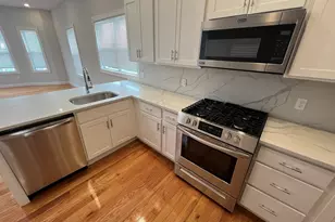 126 Cross St, Somerville, MA 02145 - Photo 4
