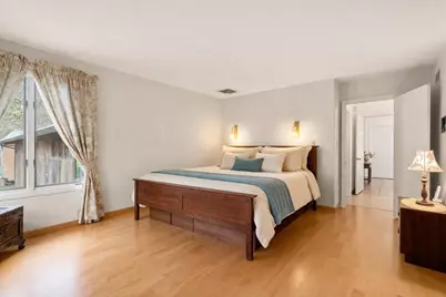 16 Wadsworth Ln, Dartmouth, MA 02748 - Photo 12